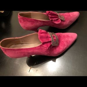 Ladies pumps